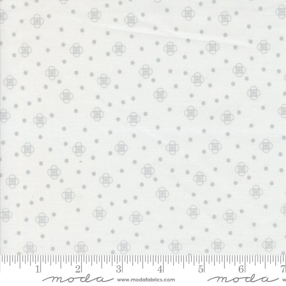 Jen Kingwell: Mixed Bag of Bonbons Running Laps White Grey 18254 11
