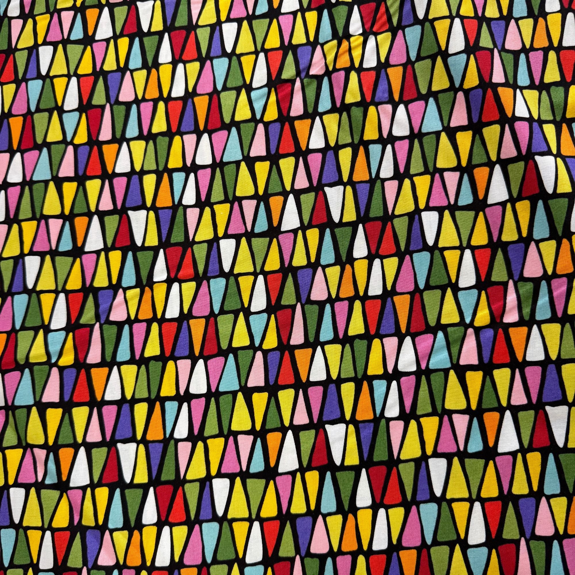 Alexander Henry Fabrics: Triangulo Black 8428B