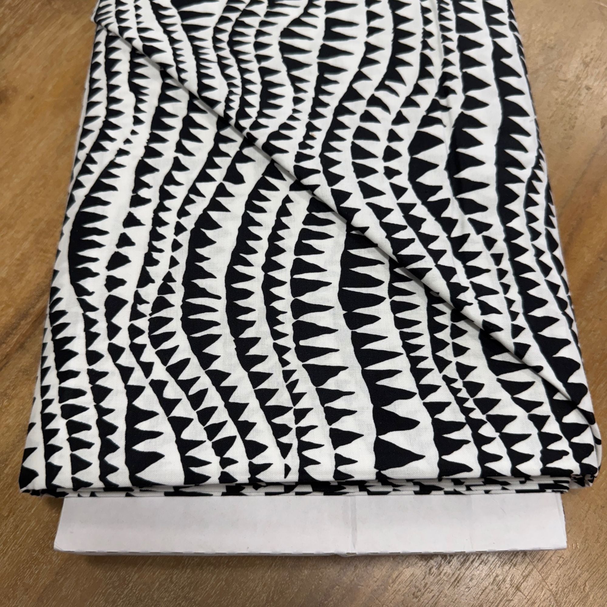 Brandon Mably: Sharks Teeth - Black PWBM060-BLACK