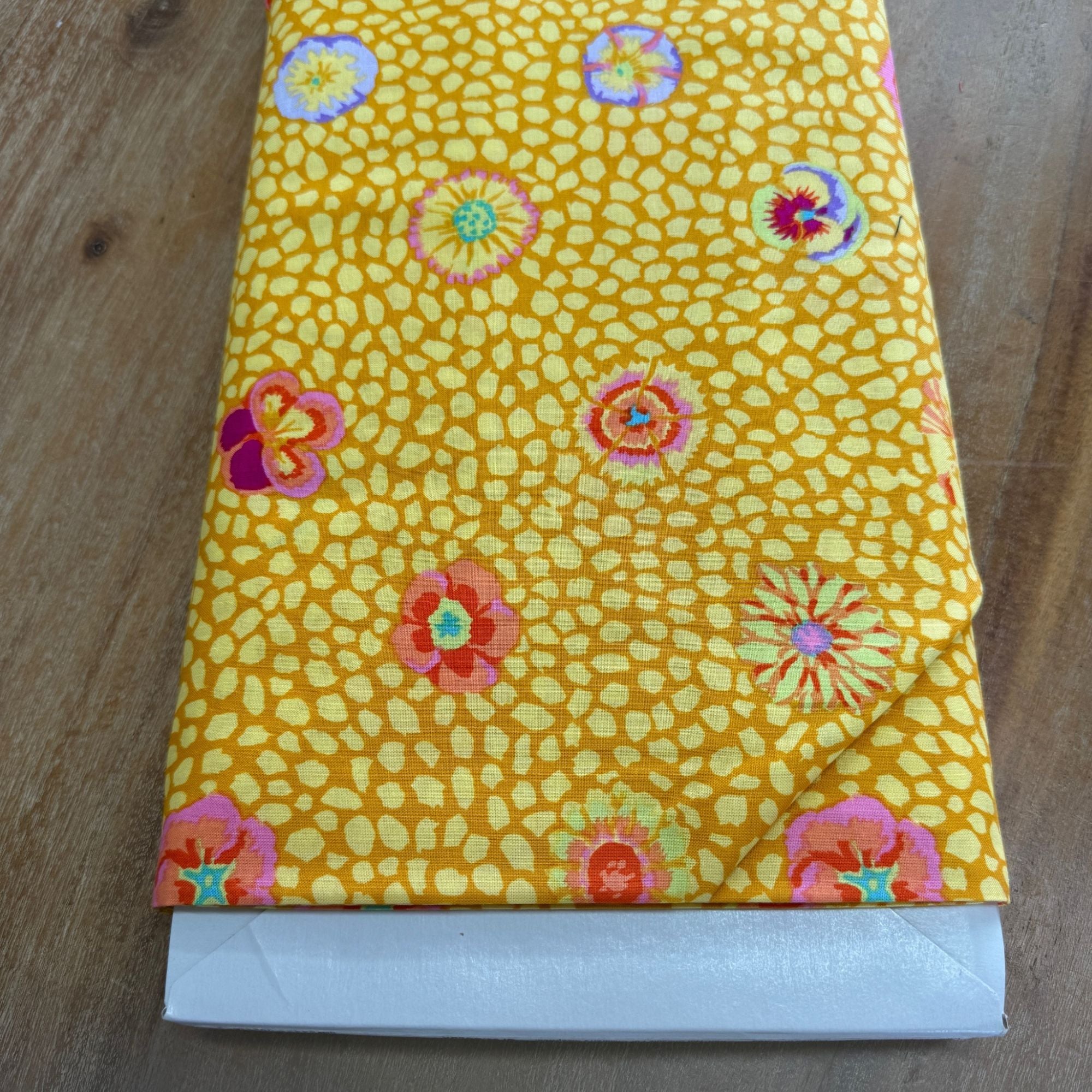 Kaffe Fassett Guinea Flower Red PWGP059-GOLD