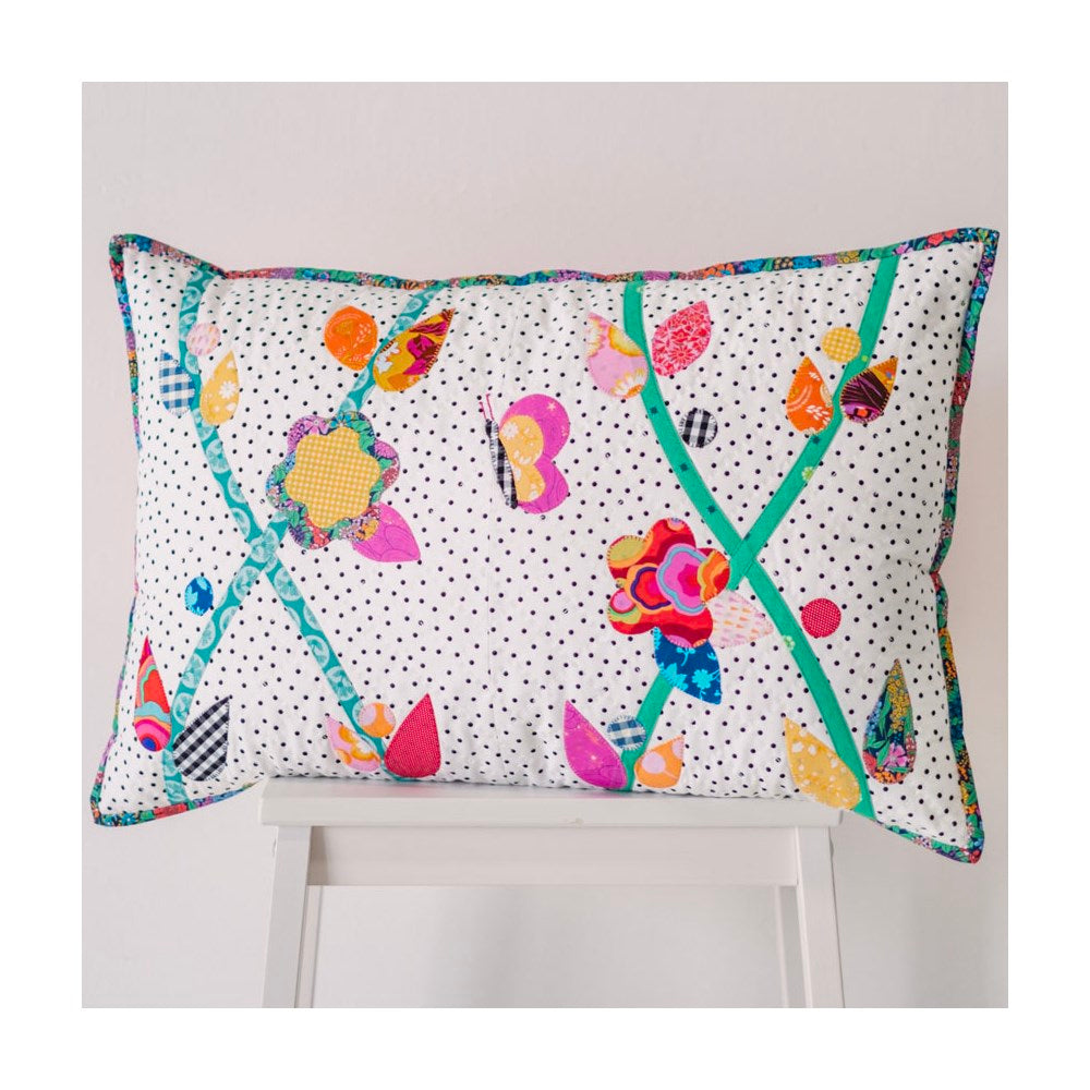 Tied with a Ribbon Tuscan Trellis Cushion and Tablerunner pattern