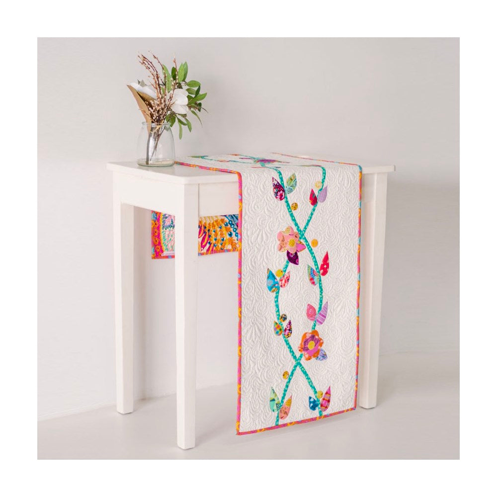 Tied with a Ribbon Tuscan Trellis Cushion and Tablerunner pattern