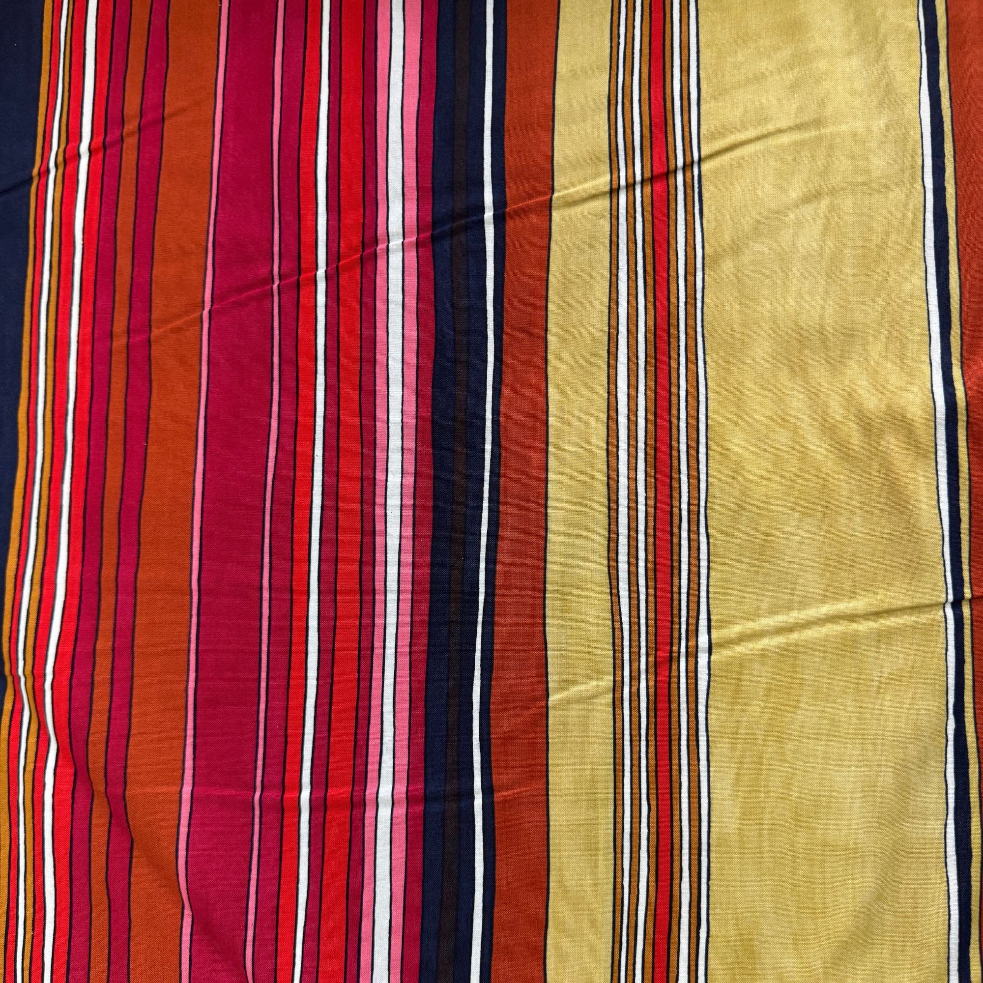 Alexander Henry : Gold/Black Stripe TA7656B