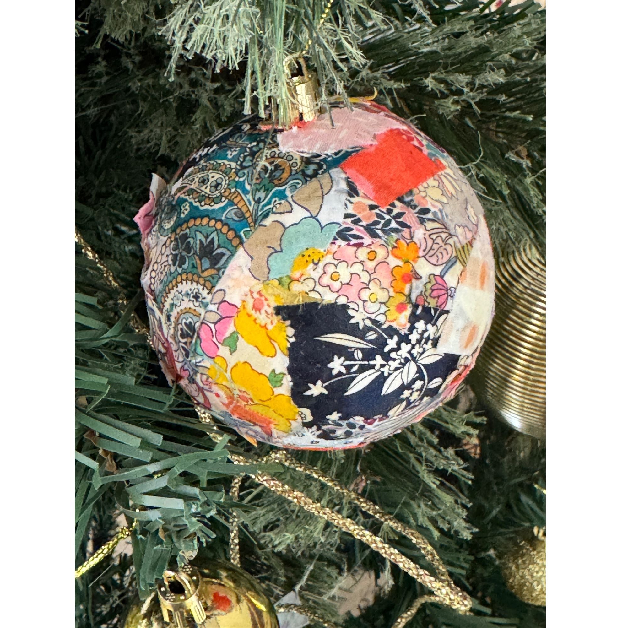 Kids Crafts | School Holiday Workshop | Make Christmas Baubles