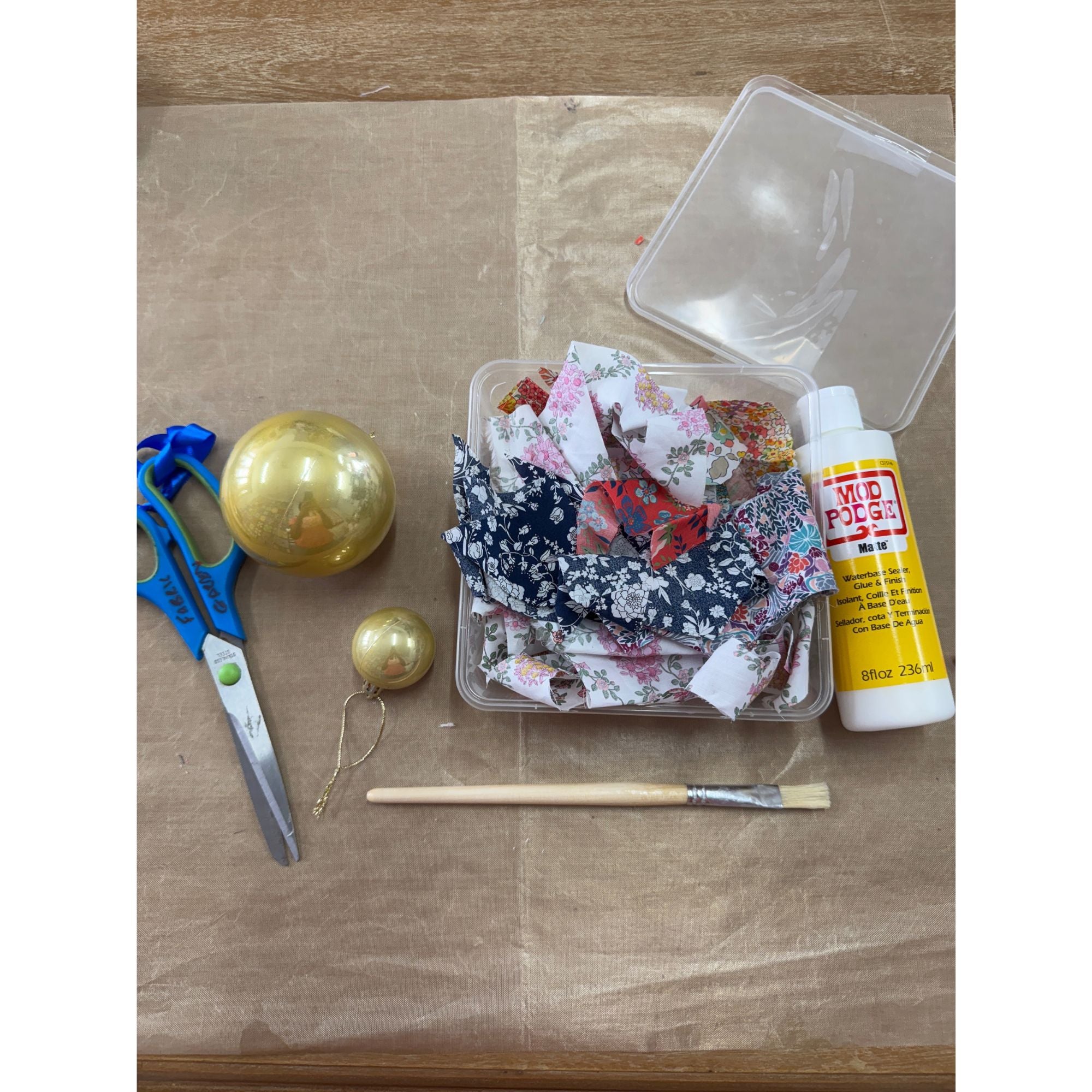 Kids Crafts | School Holiday Workshop | Make Christmas Baubles