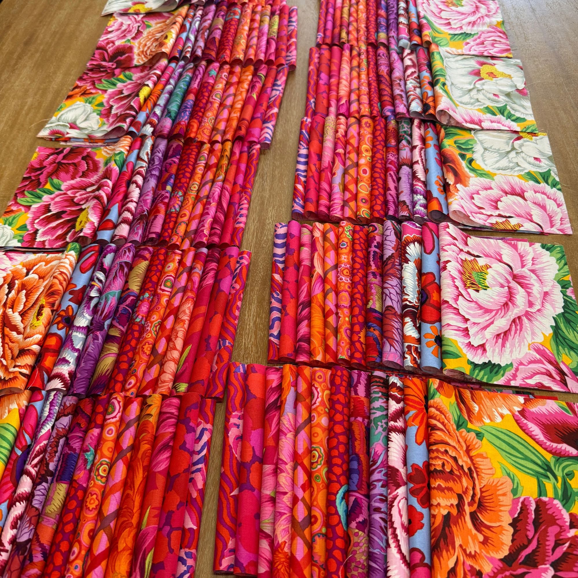 Kaffe Fassett Fabric Pack Red 12 (10" x 6")