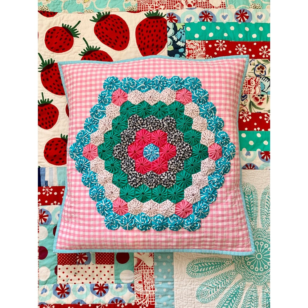 Rachaeldaisy Designs: Daisy Mae Cushion Pattern