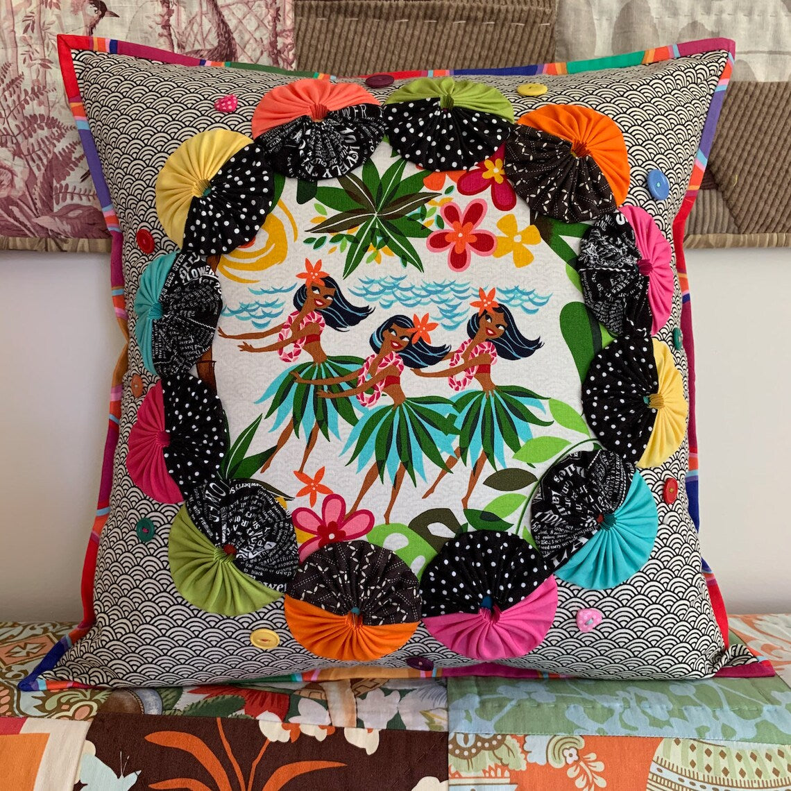 Rachaeldaisy Designs: Yo-Yo Bloom Cushion Pattern