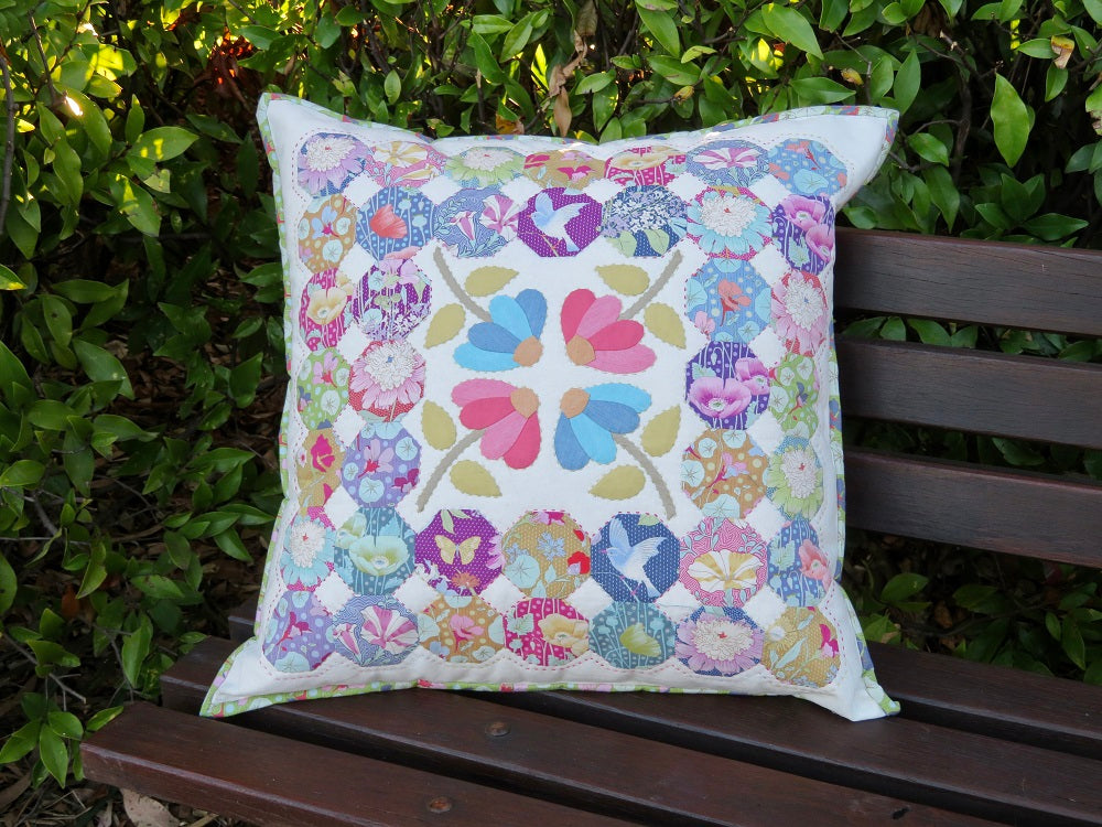 Workshop | Intermediate | Katrina Hadjimichael Summertime Cushion