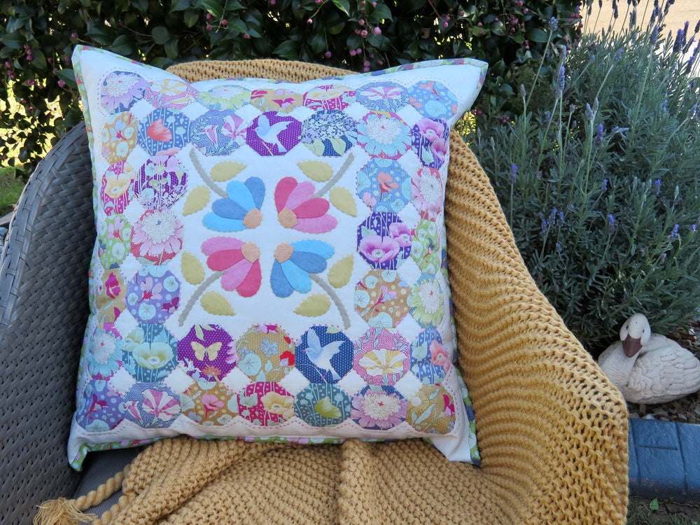 Workshop | Intermediate | Katrina Hadjimichael Summertime Cushion