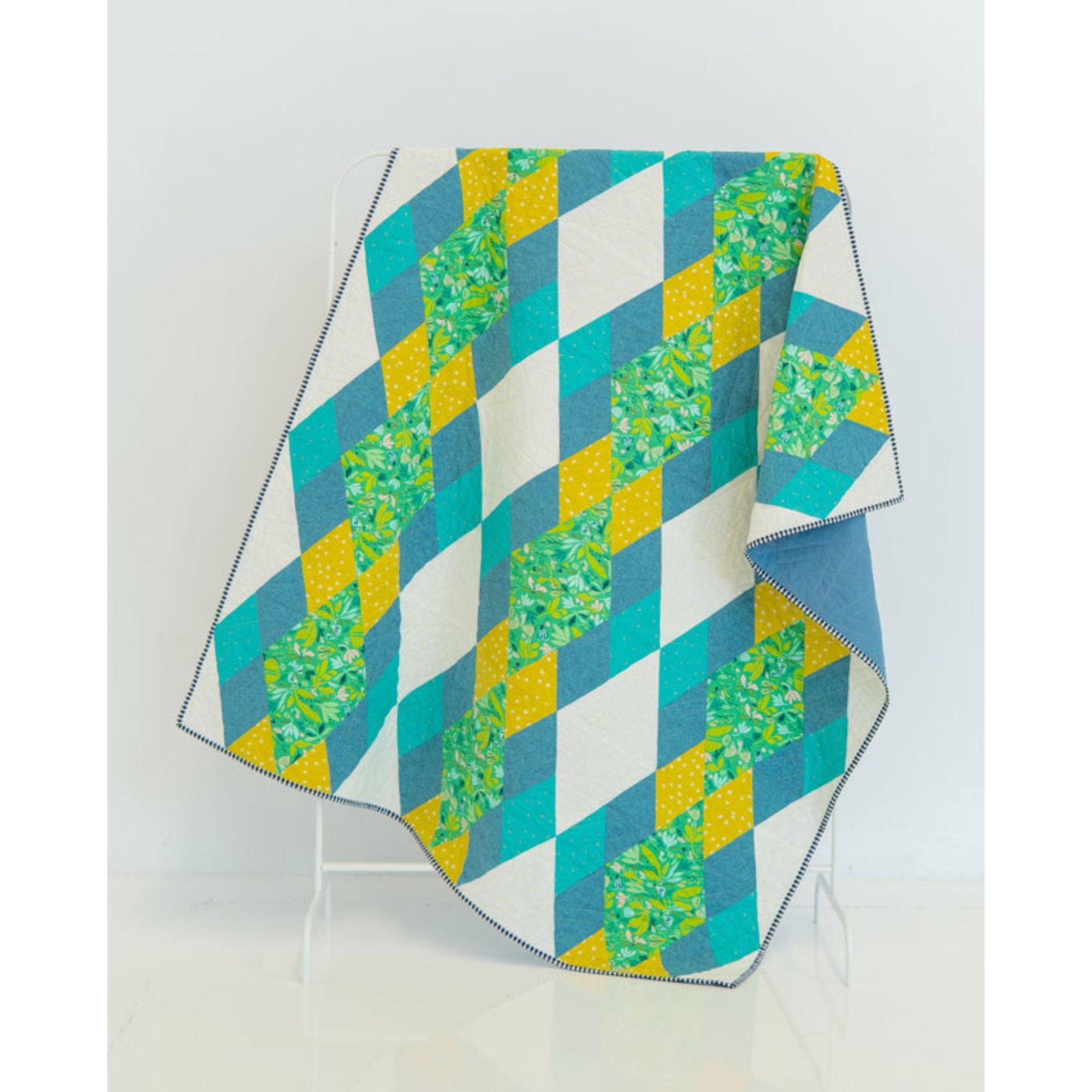 Tied with a Ribbon Quilt Pattern: Harlequin