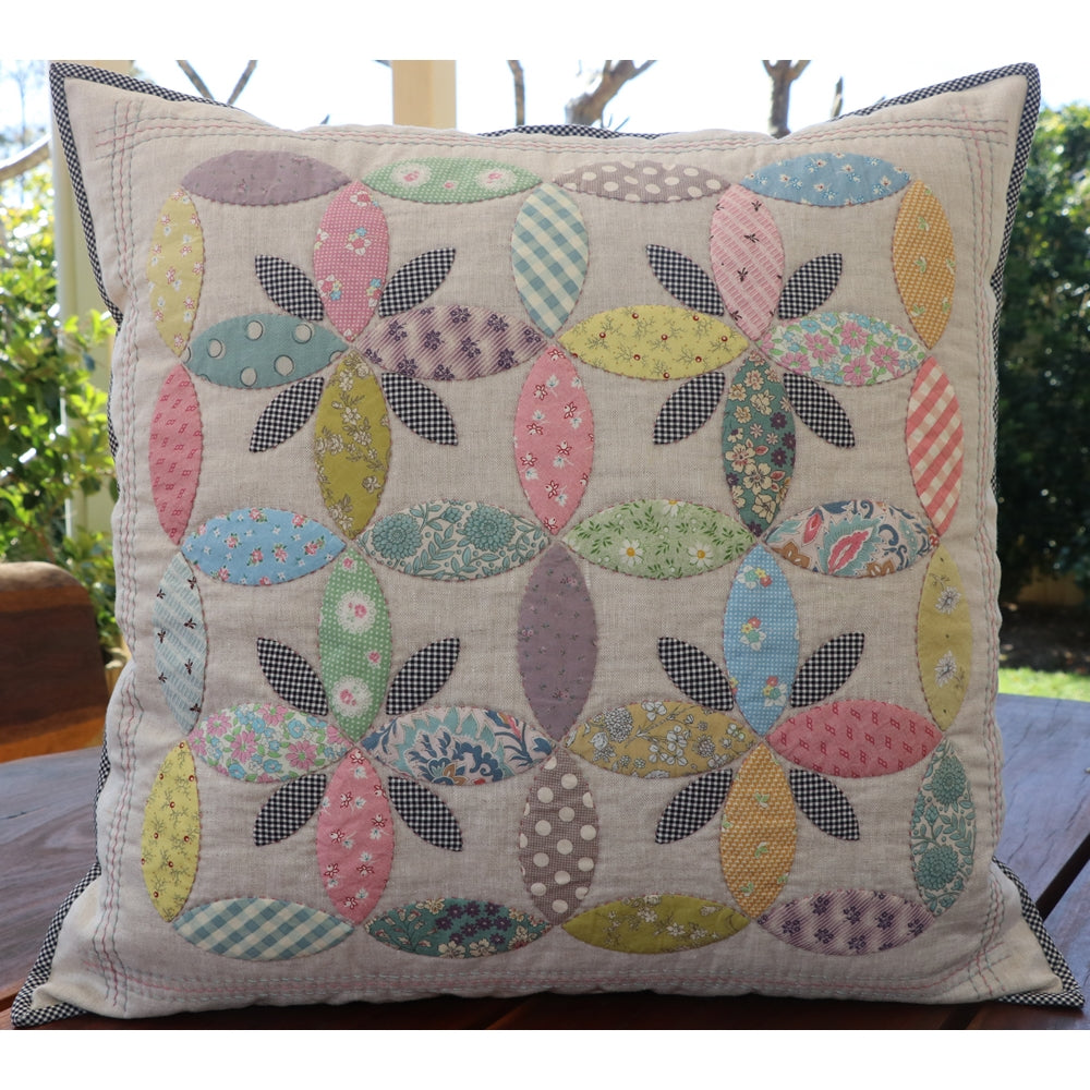 Sarah's Scraps Applique Cushion Pattern by Rachael Porter