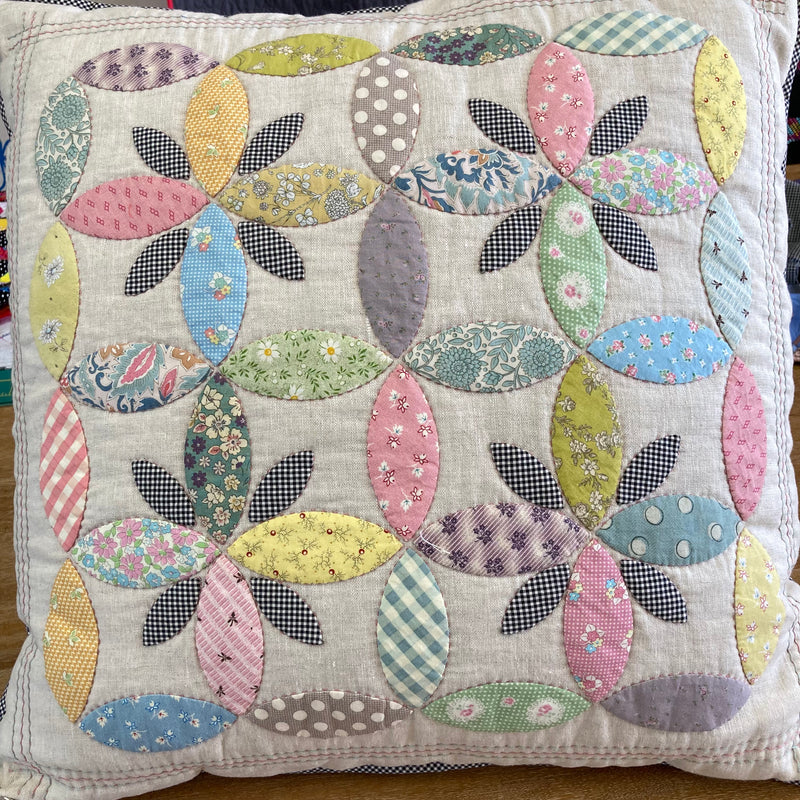 Sarah's Scraps Applique Cushion Pattern by Rachael Porter